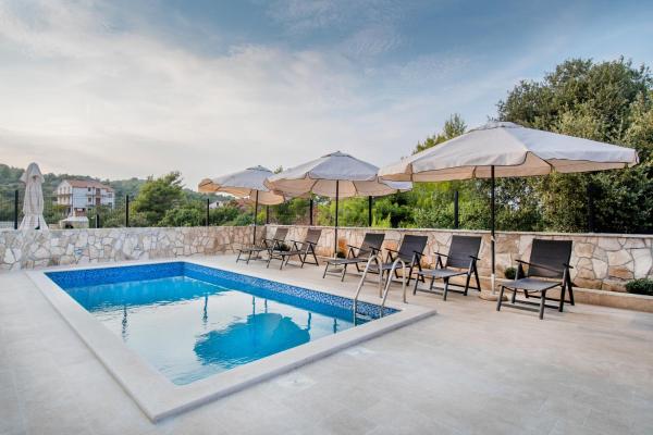 Luxury apartments Alkar with swimming pool, Забронировать Апартаменты/квартира Отели Шибенско-Книнская жупания с бассейном, Бассейн