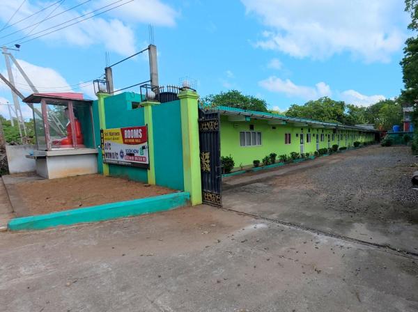 Sri Mayura Holiday Resort, Забронировать  Отели Yala National Park с парковкой, Парковка