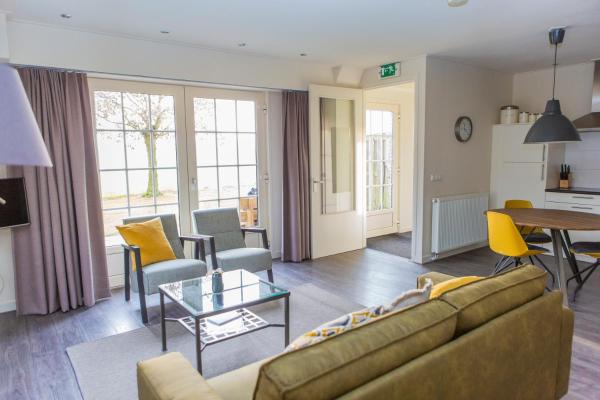 Landelijk appartement Friesland, Забронировать  Отели Фрисландии с парковкой, Парковка