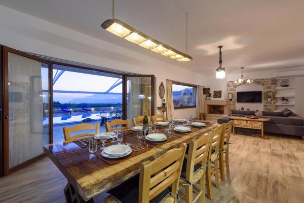 Zeus & Dione Luxury Villa, Забронировать   