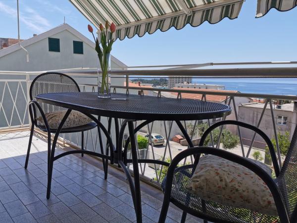 Apartman Adriatic Pavlinovic - Makarska, Забронировать  Отели Макарска с парковкой, рядом с Маяк Св. Петра, Парковка