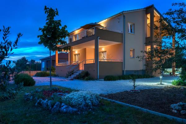 Guesthouse Miranda NP Krka, Забронировать  Отели Krka National Park с парковкой, Парковка