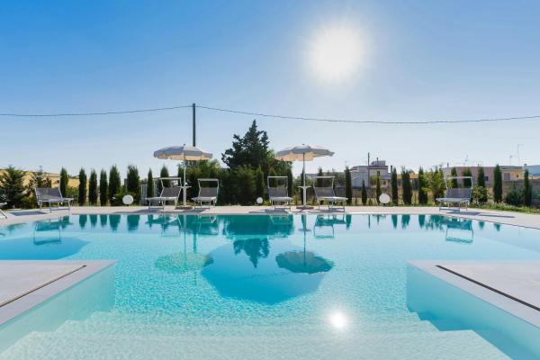Green Sea Villas, Забронировать  Отели Торре-Сан-Джованни-Удженто с бассейном, Бассейн