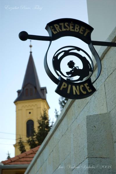 Erzsébet Pince, Забронировать  Токай Кошицкий край