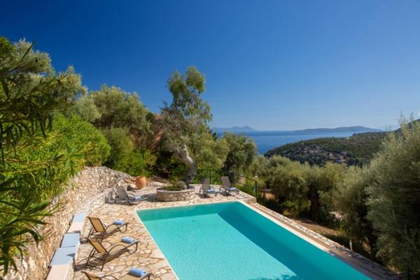 Villa Cristina - Charming Villa with Stone and Wood Elements in Sivota Bay, Забронировать  Отели периферии Ионических островов с бассейном, Бассейн