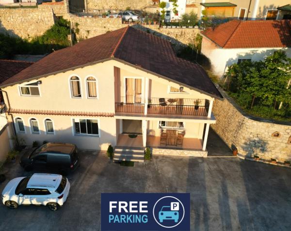 Vila AMA Kruje, Забронировать  Отели в центре Круя, в центре, Парковка