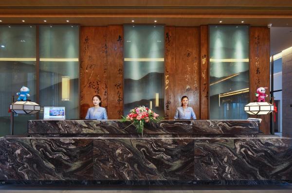 Crowne Plaza Nanchang Wanli by IHG, Забронировать  Отели Наньчан с бассейном, Бассейн