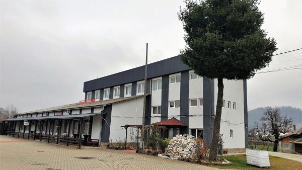 Pensiune Perla - Bistrița Năsăud, Забронировать  Отели Трансильвании с парковкой, Парковка