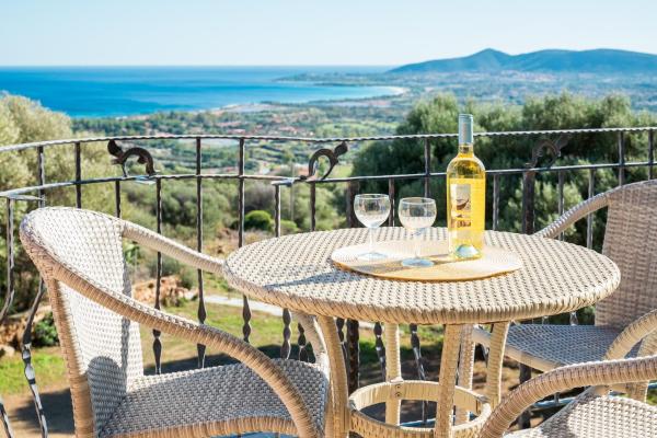 Solaria - Villa Ludduì, Забронировать  Отели Будони с бассейном, Бассейн