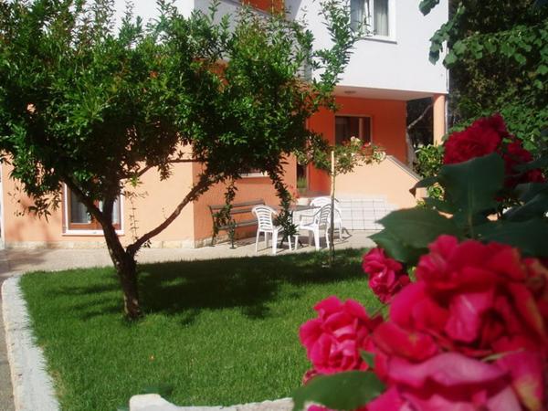 Apartments Karaba, Забронировать Апартаменты/квартира Отели в центре Пакоштане, в центре, Парковка