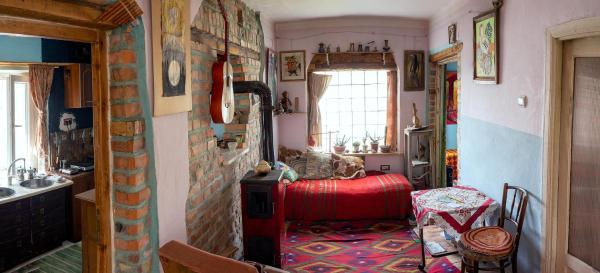 At Home Hostel, Забронировать  Корча Korçë County