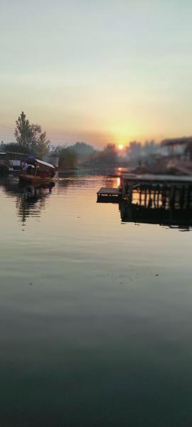 Houseboat SnowGoose and Group, Забронировать  Сринагар 