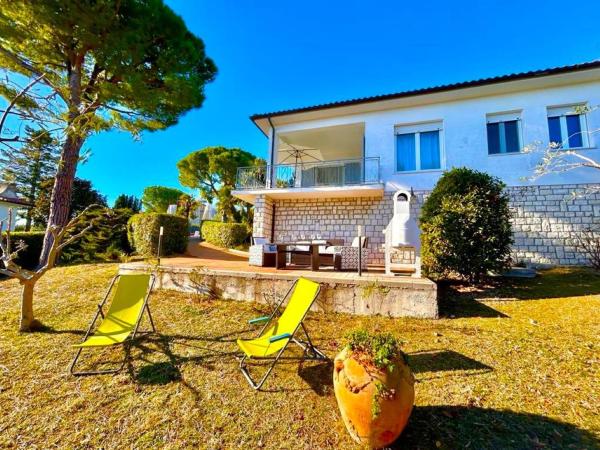 Villa Renata, bellissima villa con terrazzo vista mare e spiaggia inclusa, Забронировать  Отели в центре Нумана, в центре