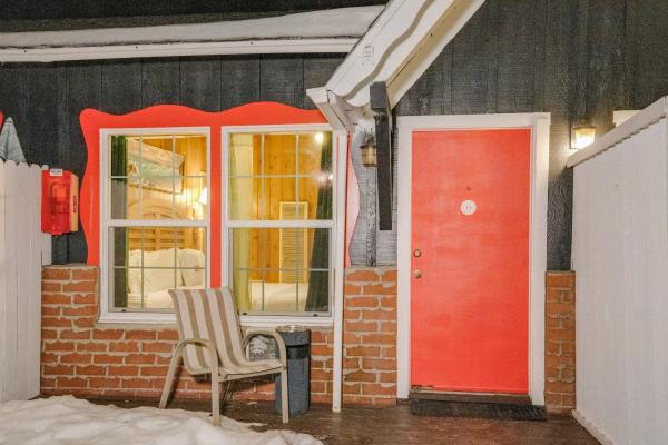 Arrowhead Tree Top Lodge, Забронировать  Лейк-Эрроухед San Bernardino Mountains