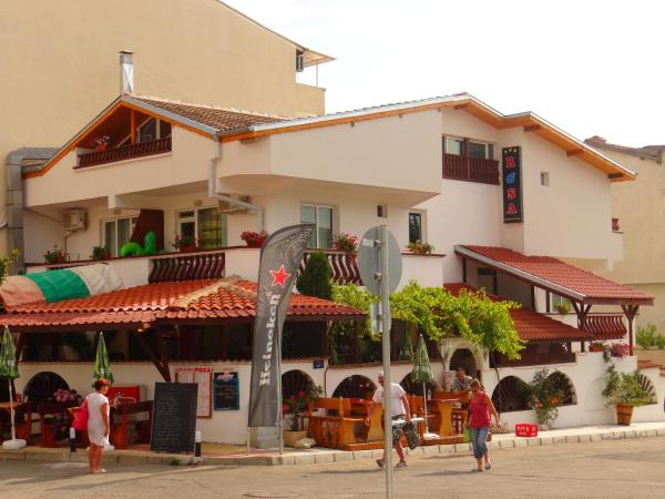 Guest House Rosa, Забронировать  Отели Китен с парковкой, Парковка