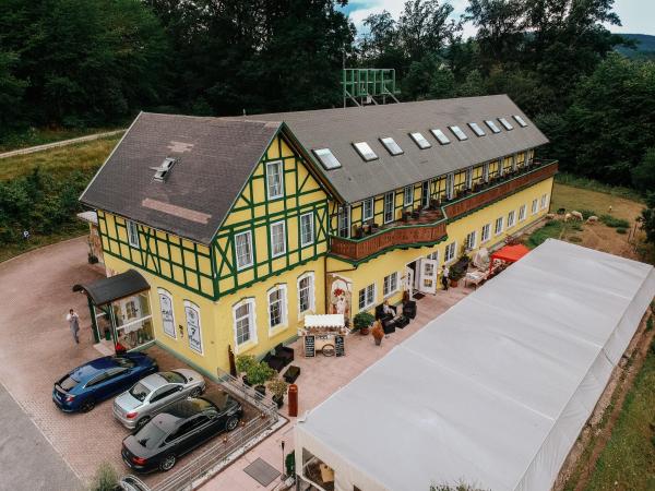 Hotel Restaurant 7 Berge am Schlehberg, Забронировать  Альфельд 