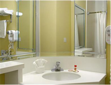 Super 8 by Wyndham Los Angeles Downtown