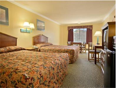 Super 8 by Wyndham Los Angeles Downtown
