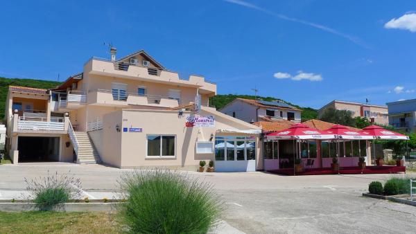 Apartments Maestral