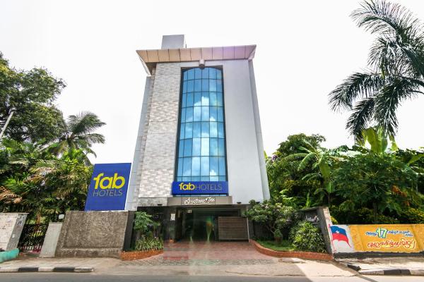 FabHotel Santhome Inn