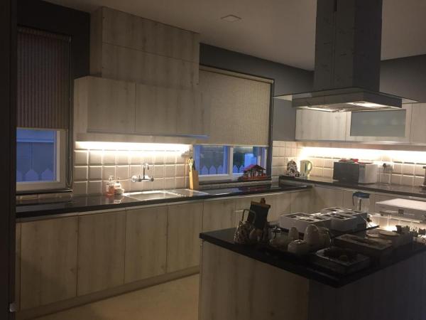 Neom Valley Stays, Забронировать  Отели Ketti с парковкой, Парковка