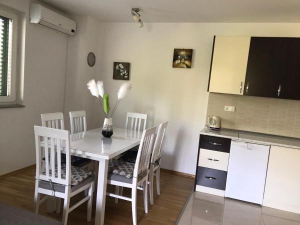 Apartmani Selce, Забронировать  Отели Приморско-Горанской жупания с парковкой, Парковка