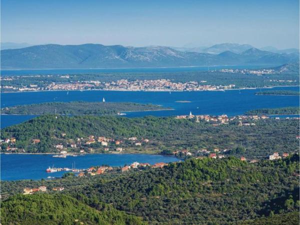 Apartment in Pašman near Adriatic Beaches, Забронировать Апартаменты/квартира Отели в центре Пашман, в центре
