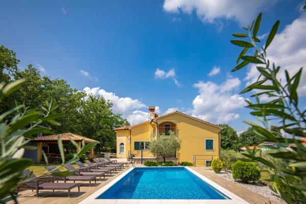 4 BDR Villa Filleona with Pool - Happy Rentals, Забронировать  Лабин Истрия