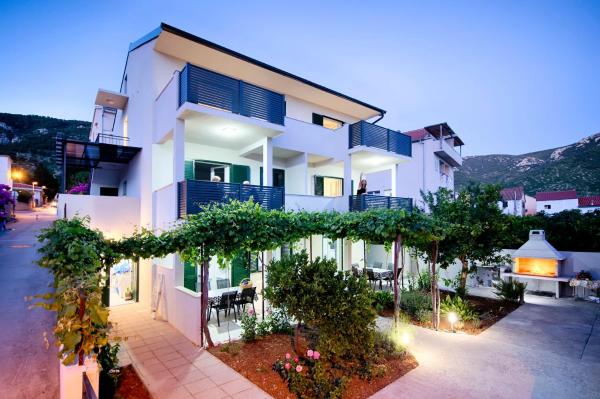 Apartmani Dule Komiža 2, Забронировать  Комижа Вис, рядом с Пляж Бяжичово
