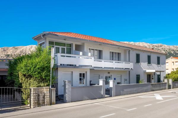 Apartments Nada & Ivan with Terrace, Забронировать Апартаменты/квартира Башка 