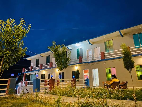 Highway motel, Забронировать Мотель Отели штата Джамму и Кашмира с парковкой, Парковка