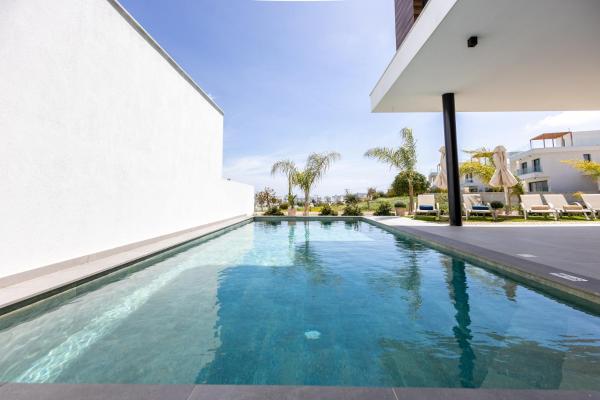 Libra Arte Sea-View Villa, Забронировать  Отели района Фамагусты с парковкой, Парковка