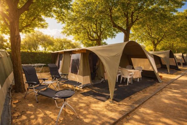 glamping bravatents, Забронировать Кемпинг Отели в центре Бланес, в центре