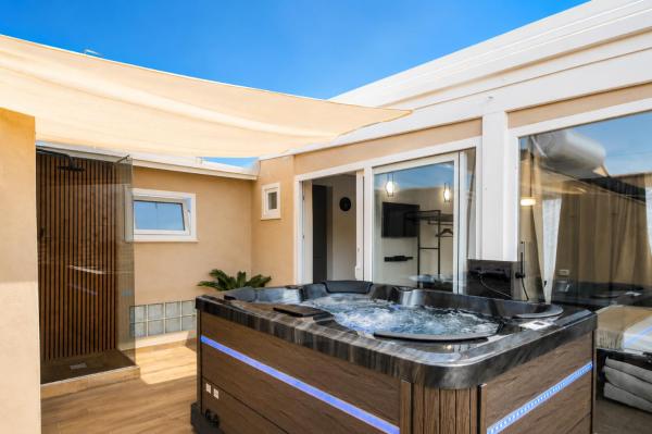 Saffi Suites, Забронировать  Отели Долины Ното с парковкой, рядом с Города Валь-ди-Ното в стиле позднего барокко, Парковка