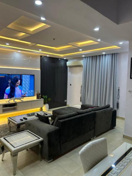 Ladiva Crystal Villa 3BR Luxury Home Lekki gardens, Забронировать  Отели Eti-Osa с парковкой, Парковка