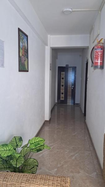 Nye Chan Guest House Tawang, Забронировать  Отели Таванг с парковкой, Парковка