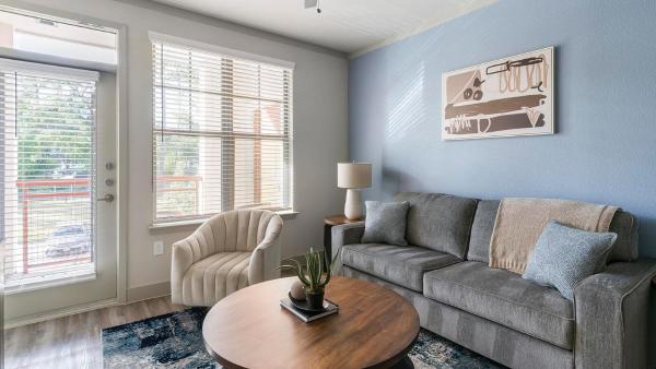 Landing Stunning 1BD Gym Yoga Studio