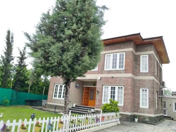 Gulberg Cottage - Family & Couple Rooms Near Srinagar Airport, Забронировать  Сринагар Jammu & Kashmir Ski