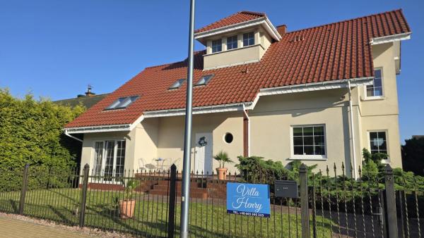 Villa Henry, Забронировать  Отели Западно-Поморского воеводства с парковкой, Парковка