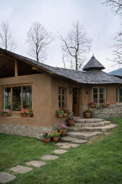 Sarayu Farmstays, Забронировать  Отели Манали с парковкой, Парковка