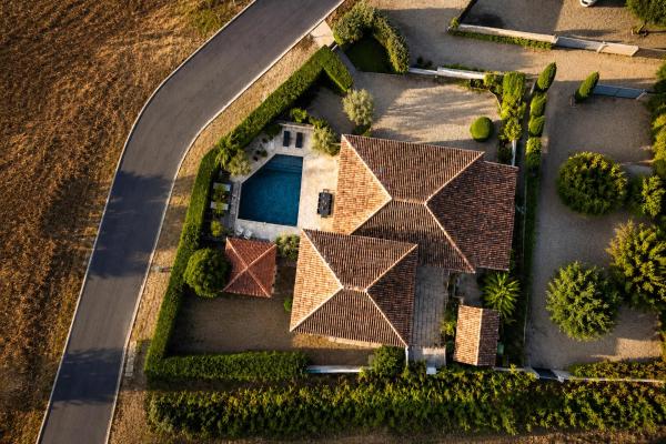 Le Coeur Leger Private Pool Villa, Забронировать  Отели Аквитаний с парковкой, Парковка