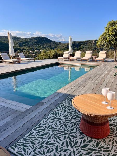 Villa Giuliaca piscine chauffée, calme, vue spectaculaire, proche des plages, Забронировать  Порто-Веккьо South Corsica