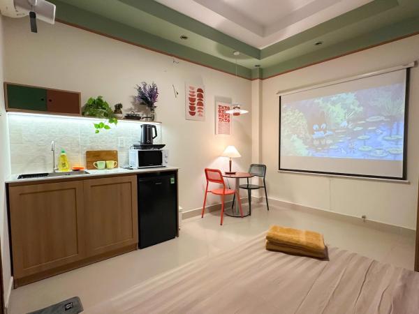 Saigon Riverside Retreat - Bright Balcony Studio with City View near Ben Thanh Market, Забронировать  Хошимин провинция Хошимин