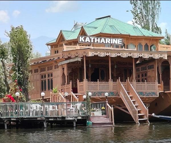 Katharine Luxury Houseboats, Забронировать  Сринагар Jammu & Kashmir Ski