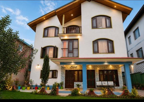 Minnat Home Stay, Забронировать  Сринагар Jammu & Kashmir Ski
