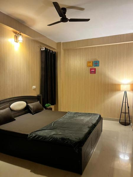 Cozy Cove Kashi Entire 2BHK Apt Varanasi City Center Lanka near BHU 200m and Assi Ghat 2km, Забронировать  Варанаси штат Уттар-Прадеш, рядом с Гхат Асси