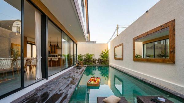K Club Cemagi Villa 7, Забронировать  Отели Чемаги с бассейном, Бассейн