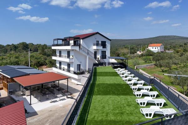 Golden Horizon Residence-Peaceful Oasis with Pool Near the Sea, Забронировать  Бизнес-отели Турань, 4* 5*