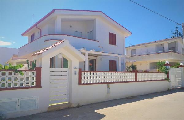 Villa dei Fiori - Ground Floor Garden Apartment Near Beach, Забронировать Апартаменты/квартира Рейтани Долина Ното