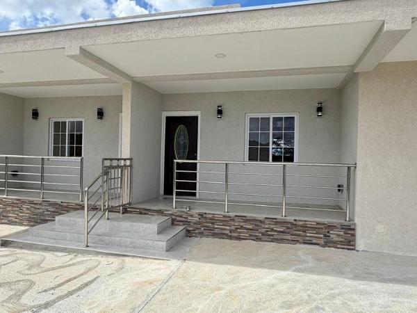 Careffe Gardens Breezy Hilltop Villa, Забронировать  Monchy Кастрис